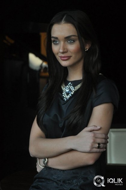 Amy-Jackson-at-I-Manoharudu-Movie-Press-Meet